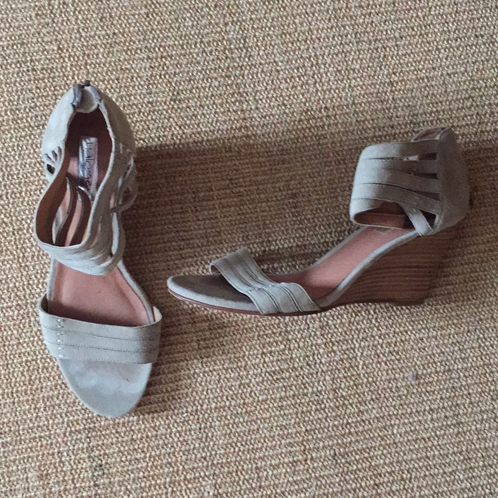 Classy Wedge shoe